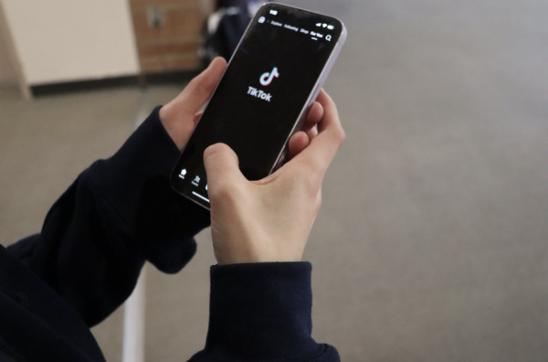 Teens Circulate Concern About Potential TikTok Ban